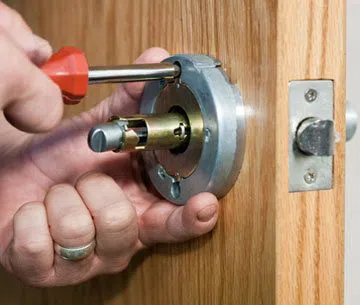 City Locksmith Store Milwaukee, WI 414-622-0670 City Locksmith Store Milwaukee, WI 414-622-0670 - 13-New-Locks-Installation
